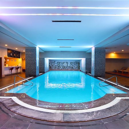 فندق سيفاهير اسطنبول آسيا المظهر الخارجي الصورة The swimming pool at the hotel