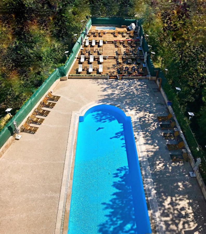 فندق سيفاهير اسطنبول آسيا المظهر الخارجي الصورة The swimming pool at the hotel