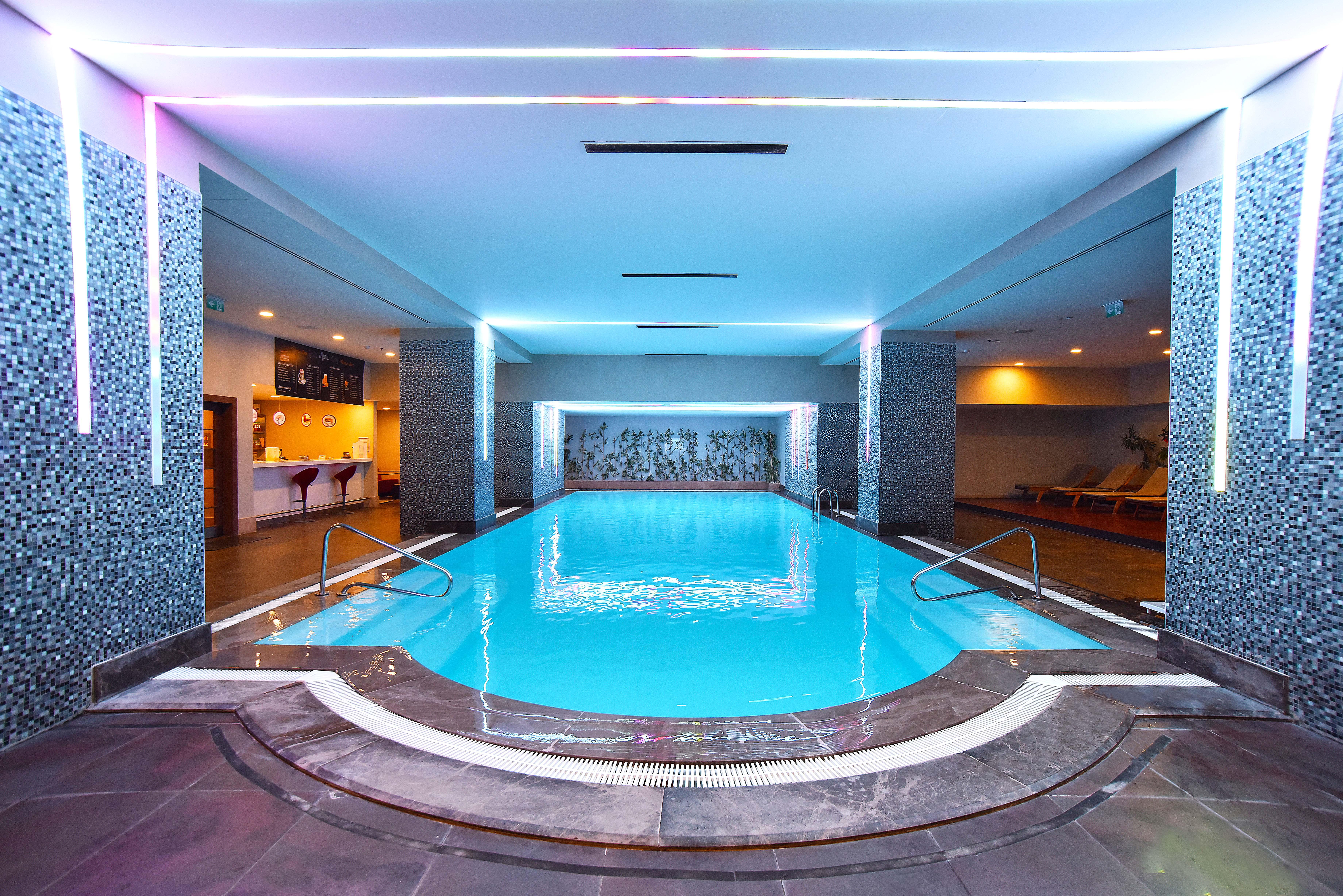 فندق سيفاهير اسطنبول آسيا المظهر الخارجي الصورة The swimming pool at the hotel