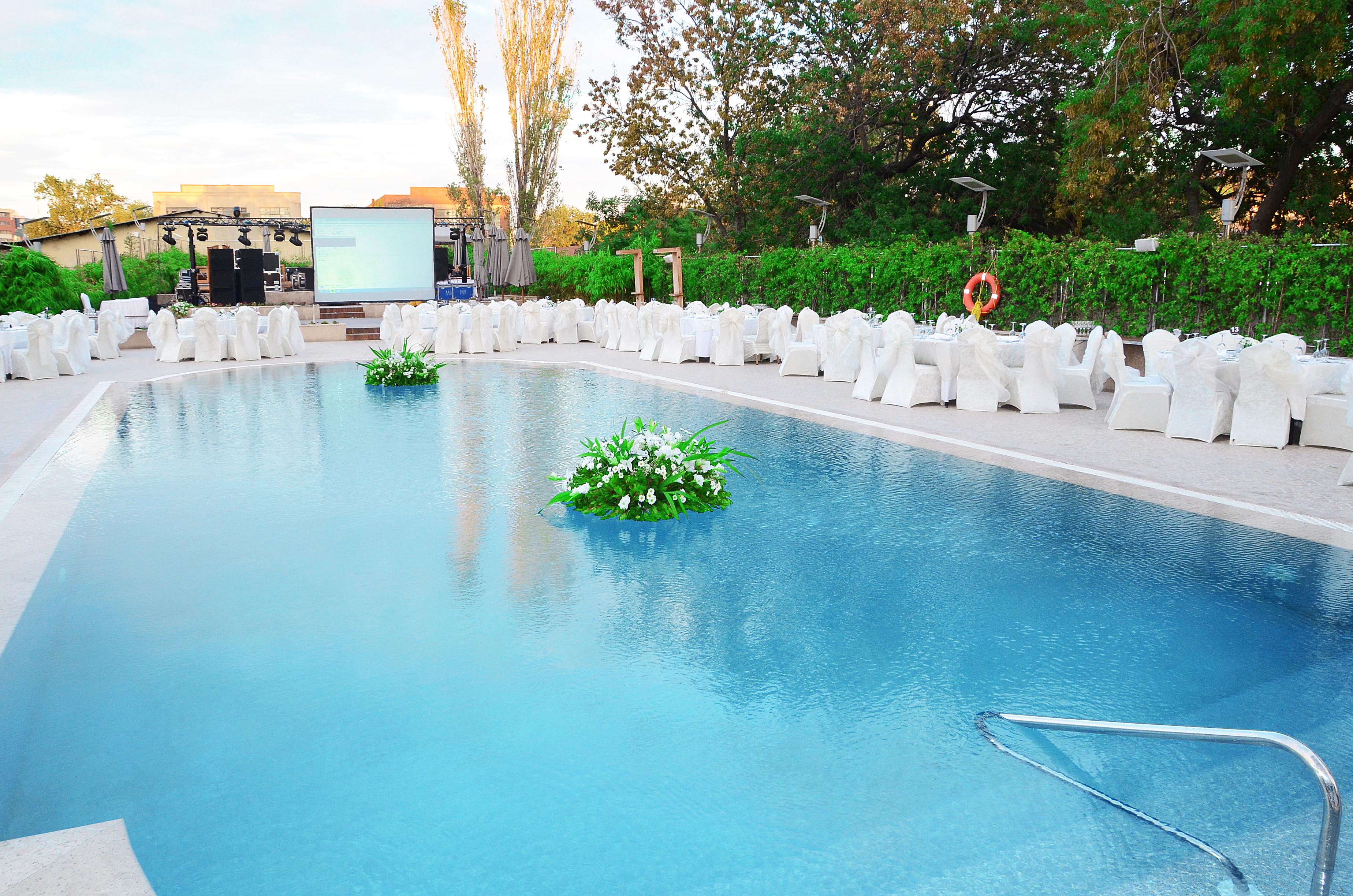 فندق سيفاهير اسطنبول آسيا المظهر الخارجي الصورة The pool at the hotel