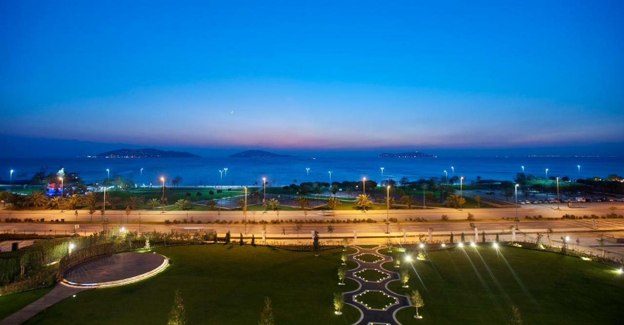 فندق سيفاهير اسطنبول آسيا المظهر الخارجي الصورة View of the park at night